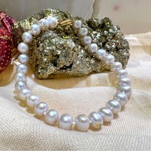 Pearl Bracelet with sold gold clasp.